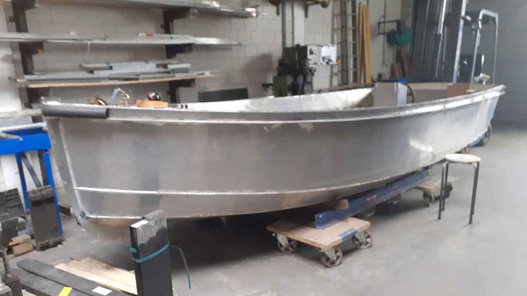 Aluminium sloep zijkant