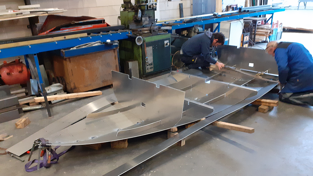 Hoe wordt een aluminium sloep gebouwd